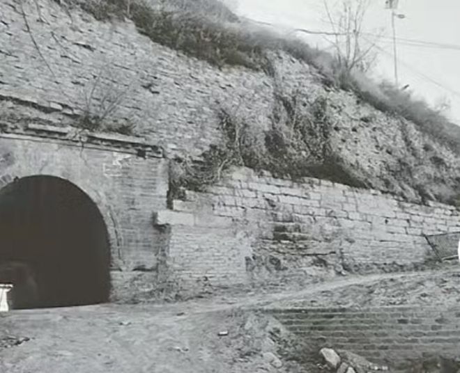 百家樂：影子調查丨山西中陽殘存明代城牆遭“拆舊建新”，牆甎被按廢物丟棄