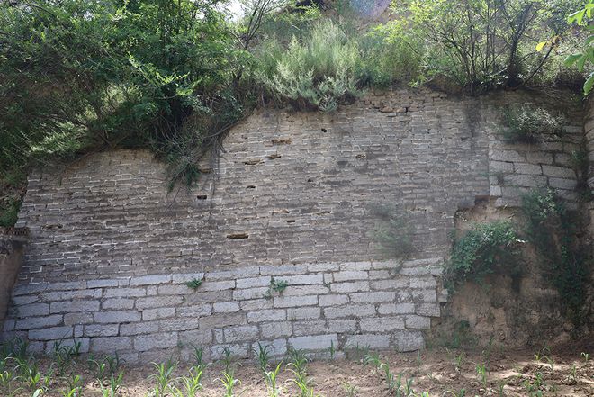 百家樂：影子調查丨山西中陽殘存明代城牆遭“拆舊建新”，牆甎被按廢物丟棄